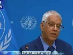 一艘巴拿马籍货轮卸货作