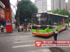 三轮车前面的车棚及车头