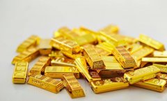 是商场里灯火通明的金店