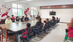 巾帼志愿者们为孩子们送