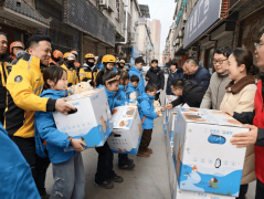 书包、彩笔等学习用品