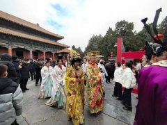 处处洋溢着喜庆祥和气氛的岱庙