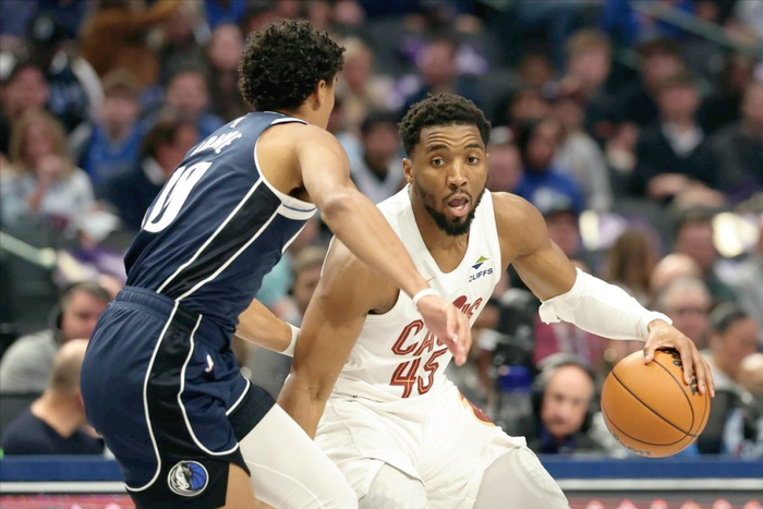 哈登精准调度助骑士狂胜独行侠33分 体系化进攻