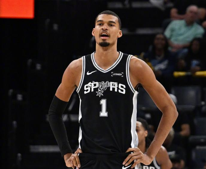 文班亚马攻防全能引领马刺大胜灰熊