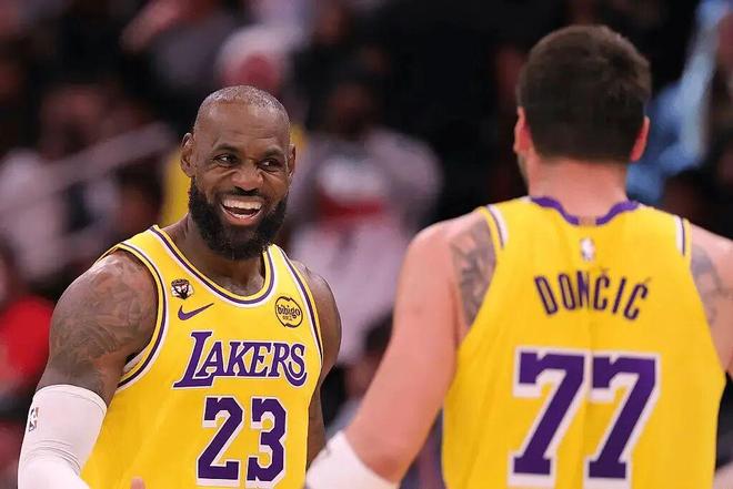 詹姆斯复出后湖人三连胜 质疑声被彻底击碎