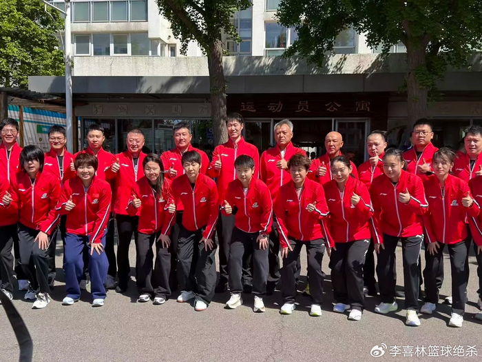 国乒将士启程征战2026世乒赛 王楚钦林诗栋领衔男