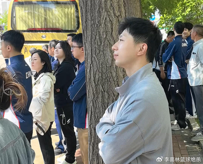国乒将士启程征战2026世乒赛 王楚钦林诗栋领衔男