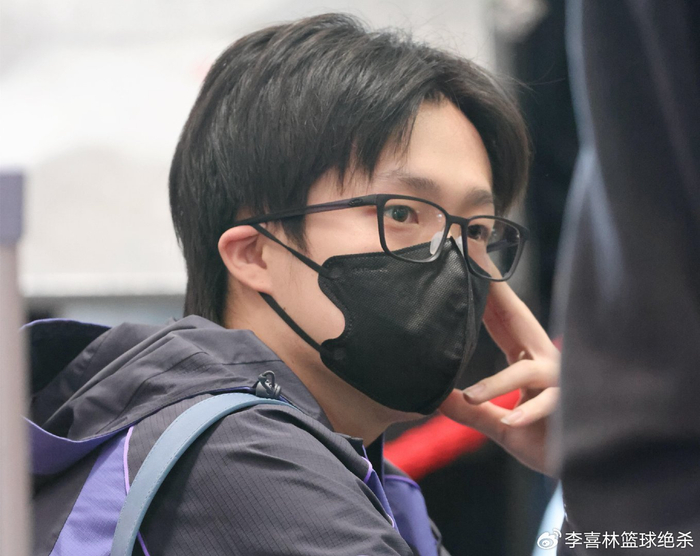 国乒将士启程征战2026世乒赛 王楚钦林诗栋领衔男